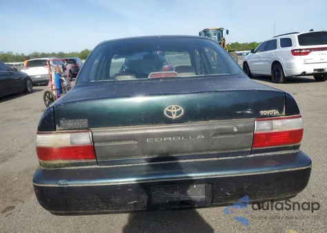 1997 Toyota Corolla Base z USA, uszkodzony, nr VIN 2T1BA02E2VC168752